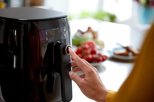 **Digitaler Airfryer Ofen mit Touchscreen | Flachkorb, Twin-Turbostar-Technologie, ölfreies Kochen, Schwarz**
